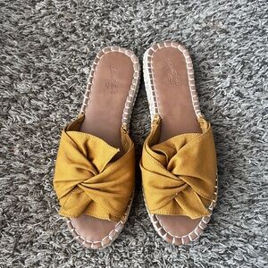 TARGET Universal Threads Sandals